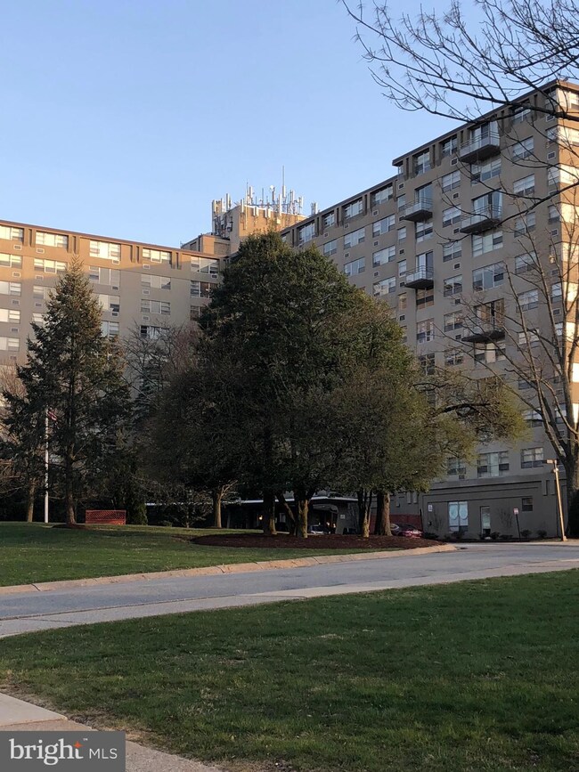 Radnor House unit 119, Bryn Mawr, PA 19010 - photo 2