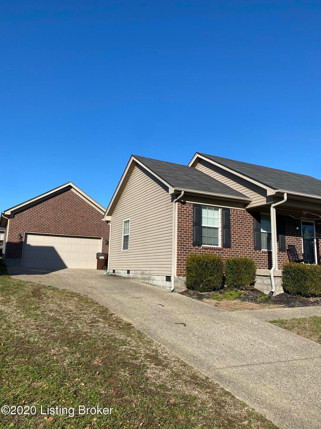 406 Gentry Ln, Mount Washington, KY 40047 - photo 3