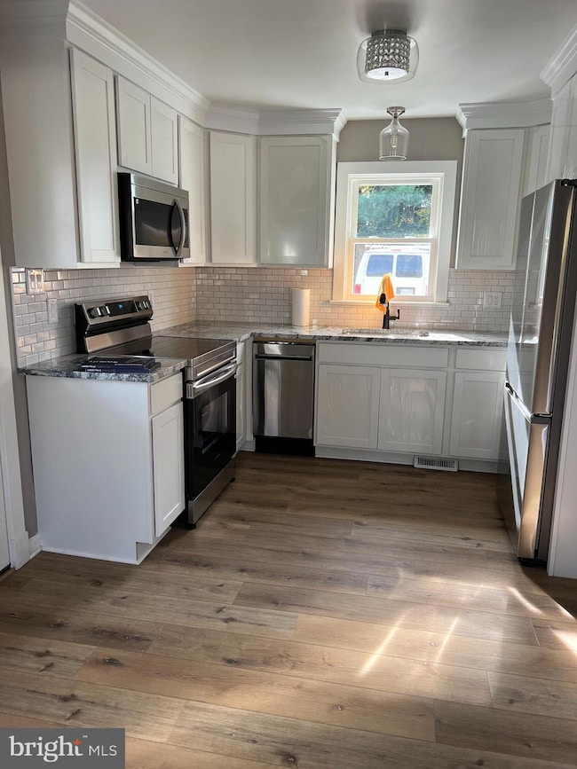 346 W 11th St, Front Royal, VA 22630 - photo 2