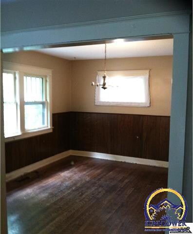 2007 SW Buchanan St, Topeka, KS 66604 - photo 2