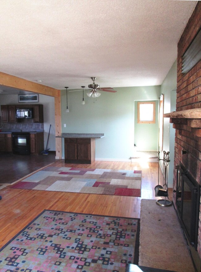 Living Room/Dining