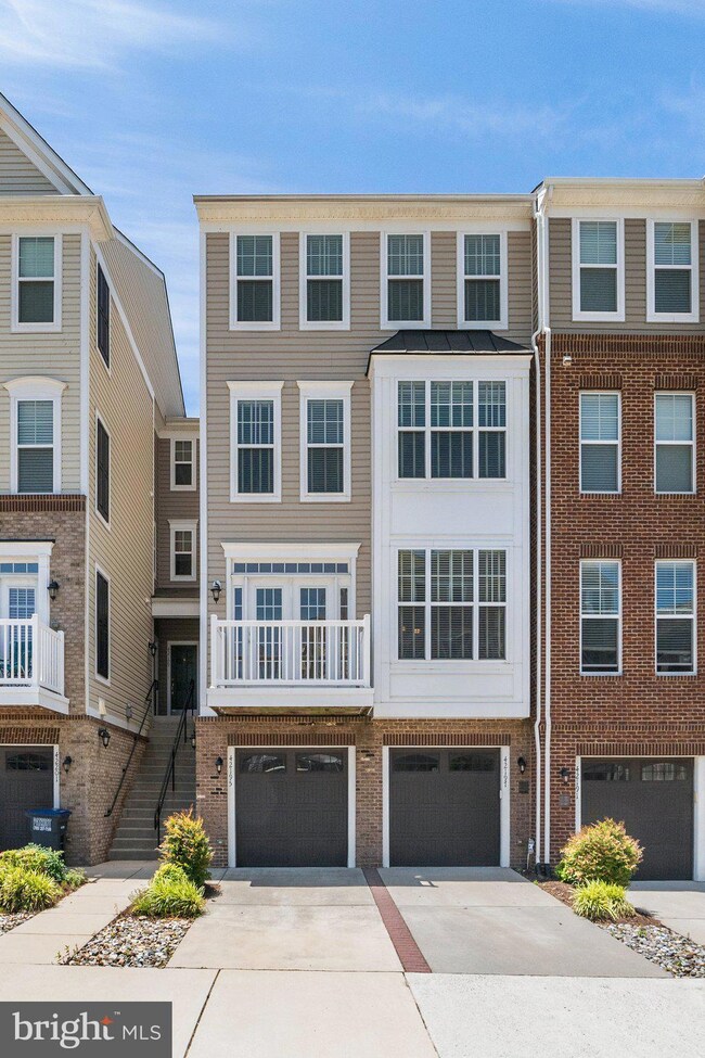 42195 Canary Grass Square, Aldie, VA 20105 - photo 3