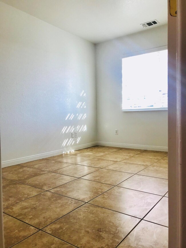 16403 Wimbleton Dr, Victorville, CA 92395 - photo 5