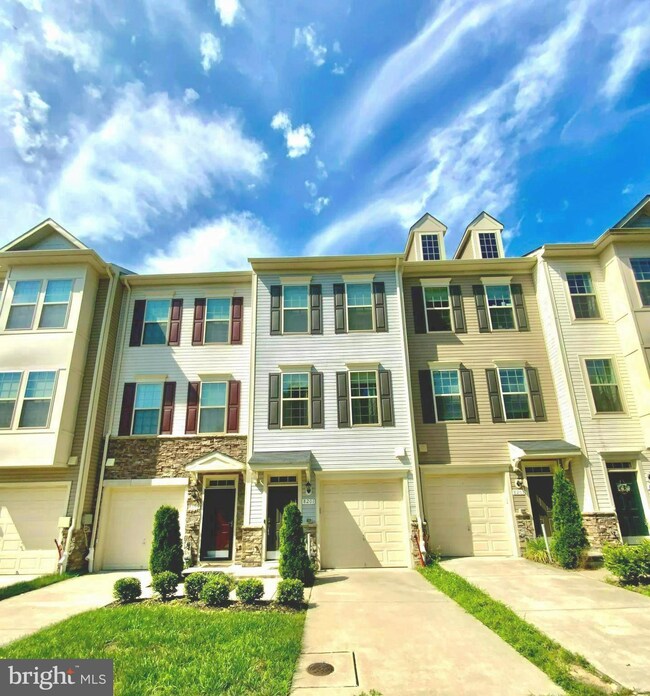 8201 Hollow Ct, Severn, MD 21144 - photo 5