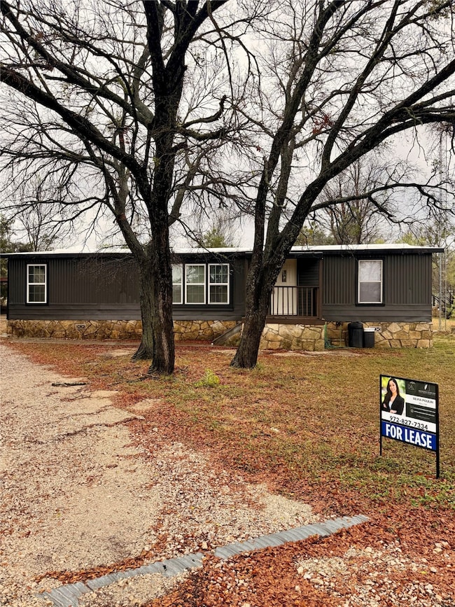 923 Guadalupe River Dr, Granbury, TX 76048 - photo 2