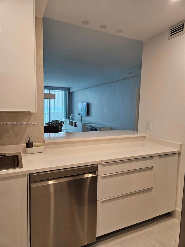 Pavillion Condo unit 1605, Miami Beach, FL 33140 - photo 6