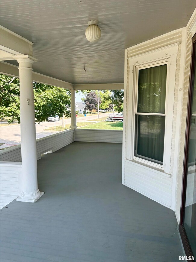 401 10th St, de Witt, IA 52742 - photo 6