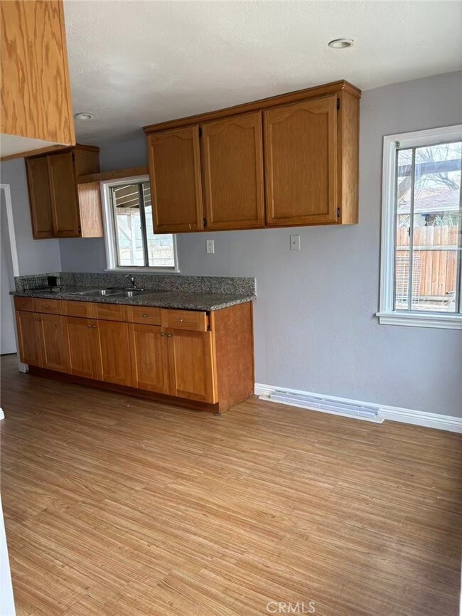 739 E Olive St unit A, Colton, CA 92324 - photo 4