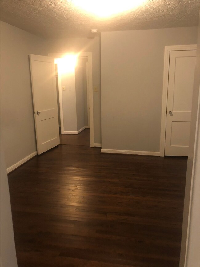 412 Caplin St, Houston, TX 77022 - photo 4