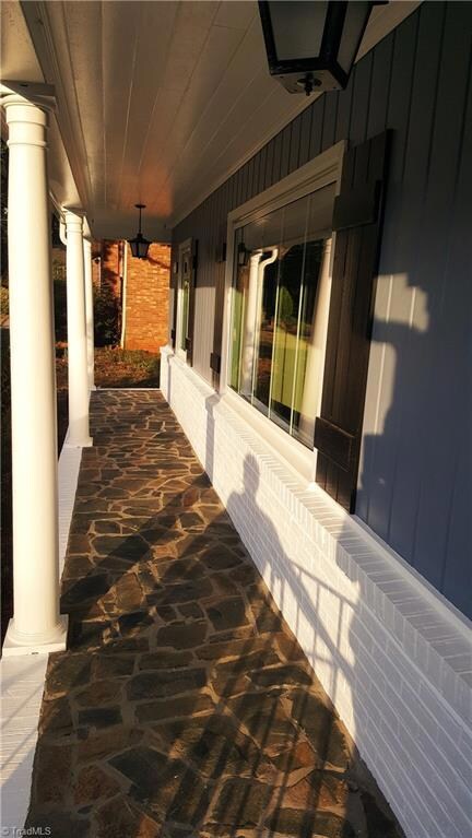Nice front porch!