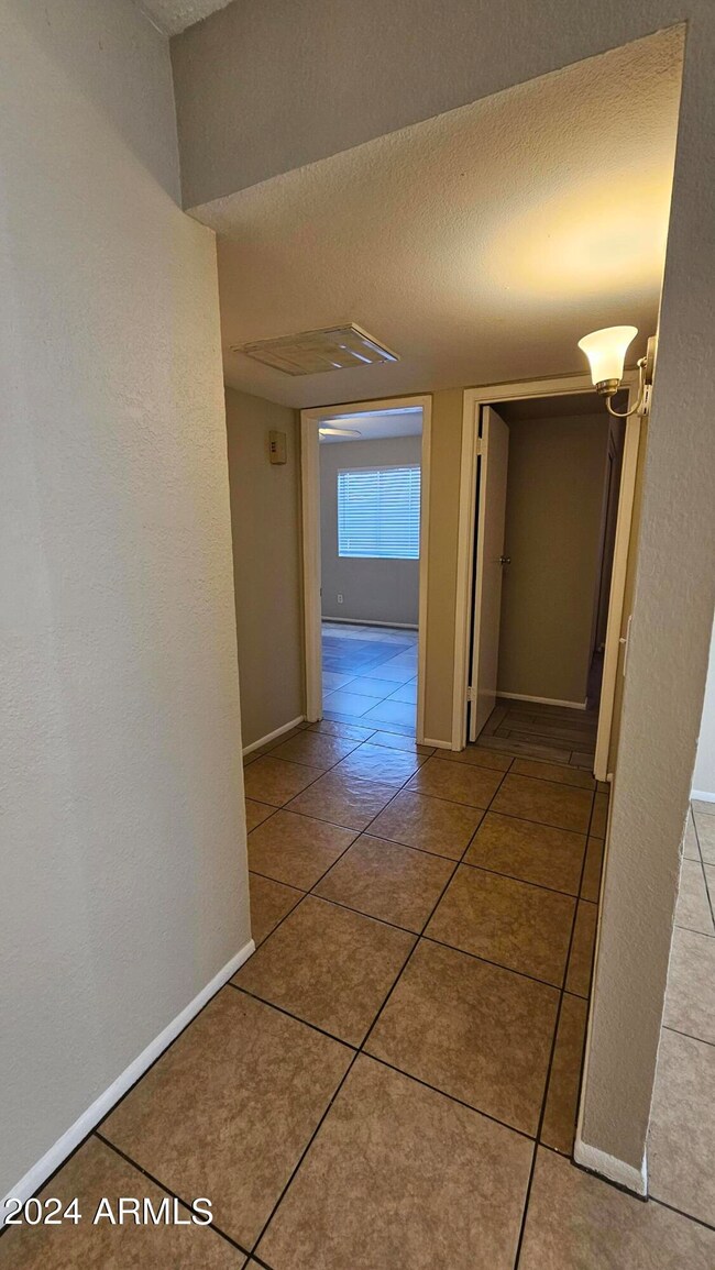 145 S Doran unit 3, Mesa, AZ 85204 - photo 3
