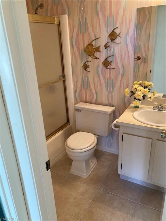 Second bath has a tub/shower combination