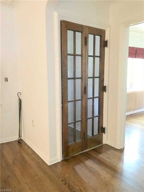 3371 Superior Park Dr, Cleveland Heights, OH 44118 - photo 2