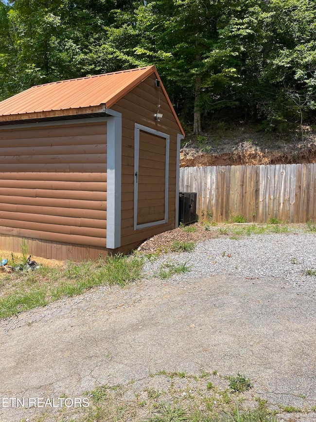 1908 Inskip Ln, Dandridge, TN 37725 - photo 4