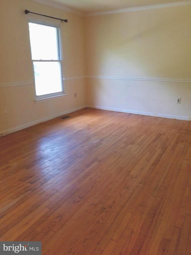 9045 Continental Place, Hyattsville, MD 20785 - photo 4