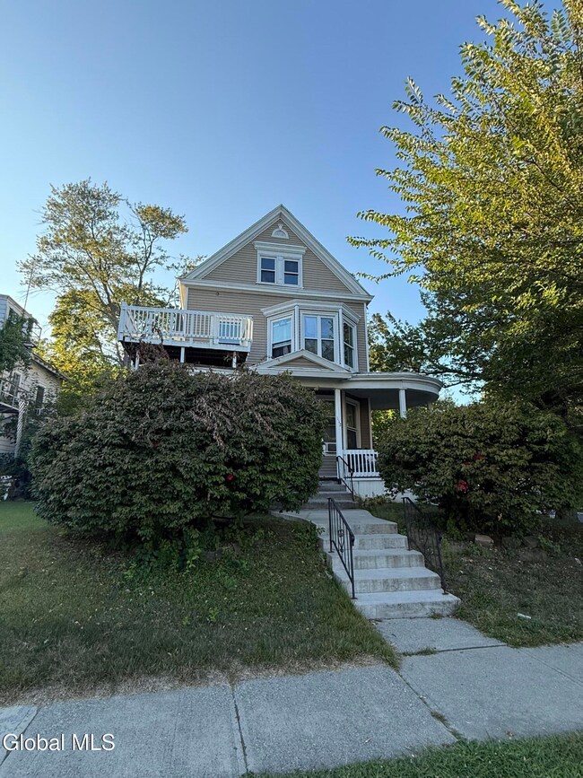 112 N Allen St, Albany, NY 12203 - photo 2