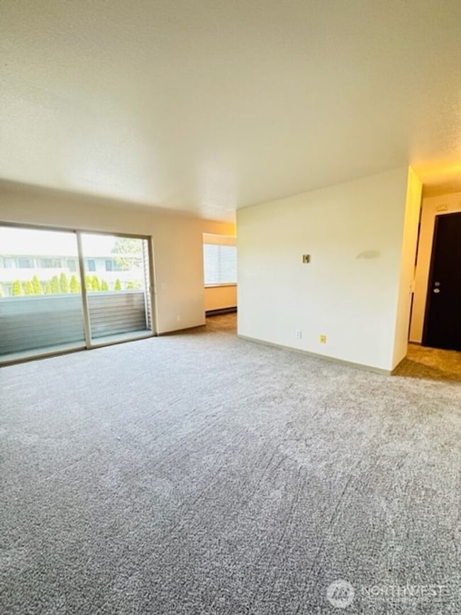 5631 Highway Place unit 8, Everett, WA 98203 - photo 2