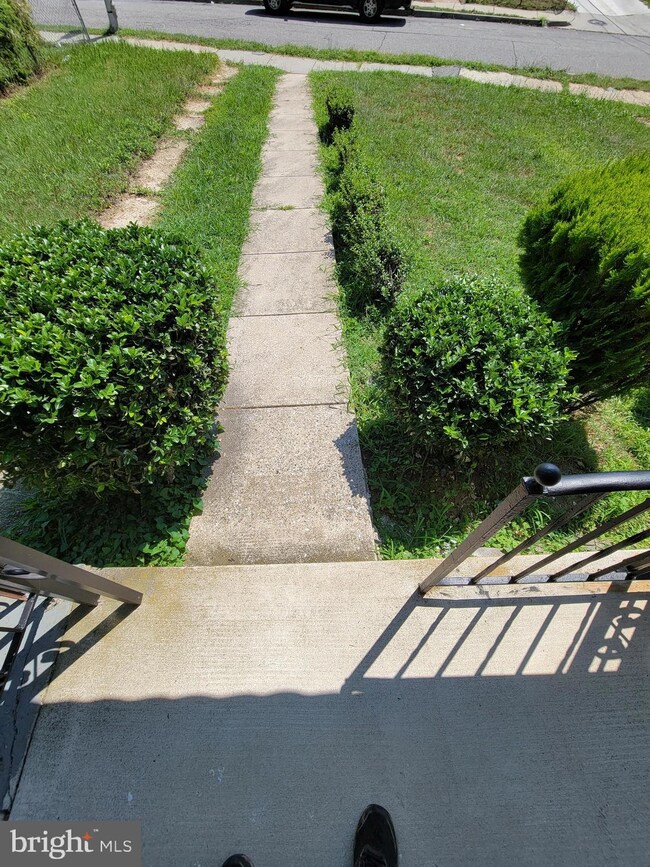 1014 Ellicott Dr, Baltimore, MD 21216 - photo 2