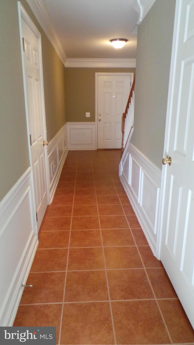 8203 Singleleaf Ln, Lorton, VA 22079 - photo 3