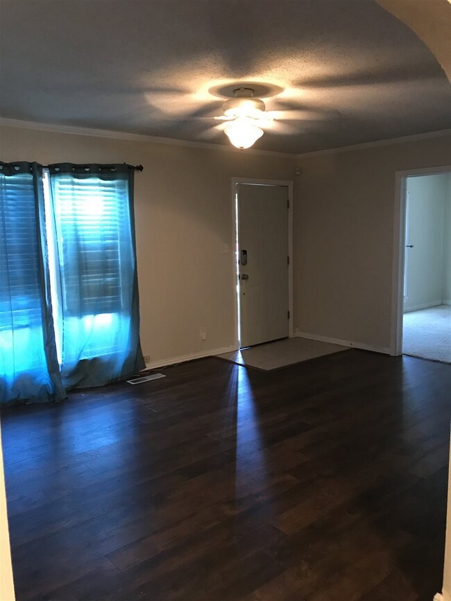 Tiled entry area, newer laminate wood flooring and