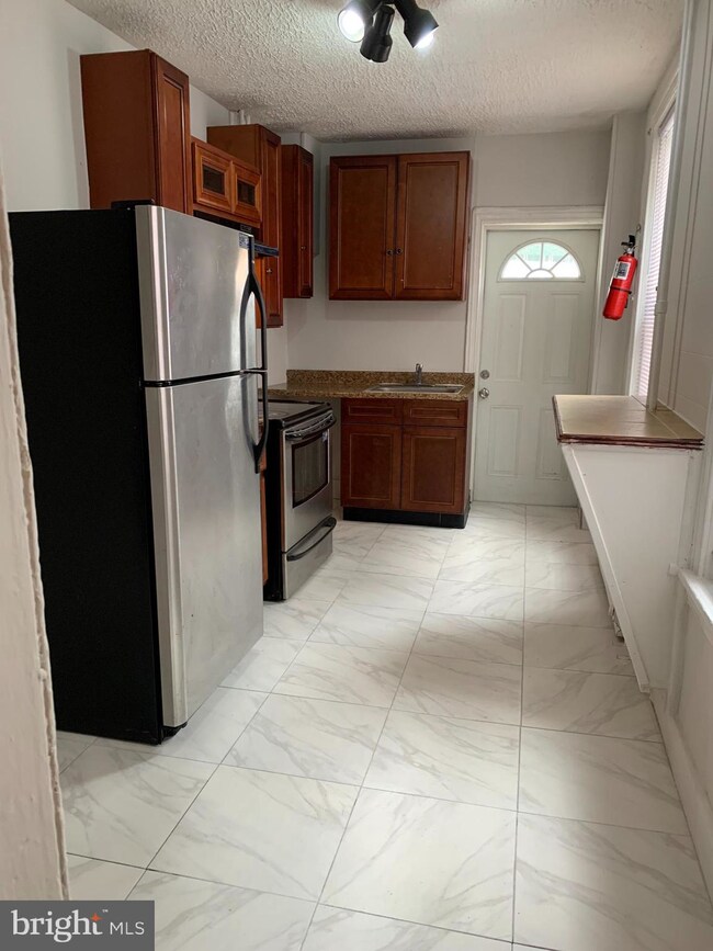 638 Moss St, Reading, PA 19604 - photo 4