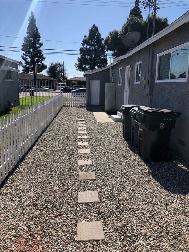 1511 E 120th St, Los Angeles, CA 90059 - photo 2