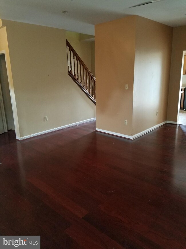 7003 Flag Harbor Dr, District Heights, MD 20747 - photo 2