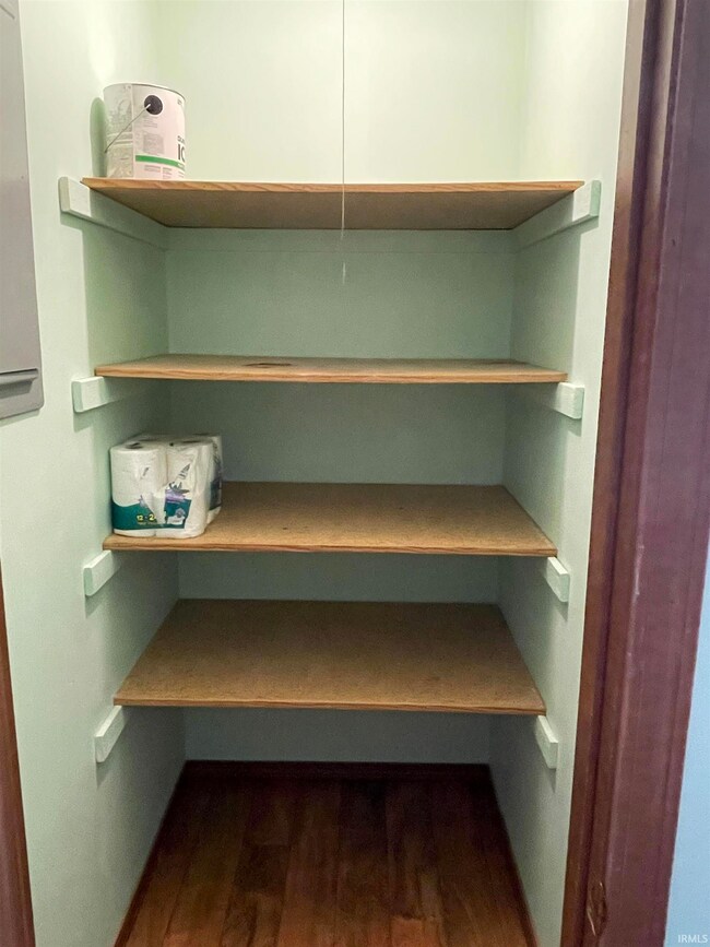 818 W Oak St, Mitchell, IN 47446 - photo 5