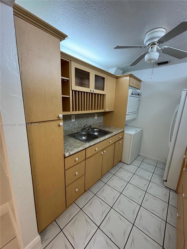 7121 Miami Lakes Dr unit Q6, Miami Lakes, FL 33014 - photo 3