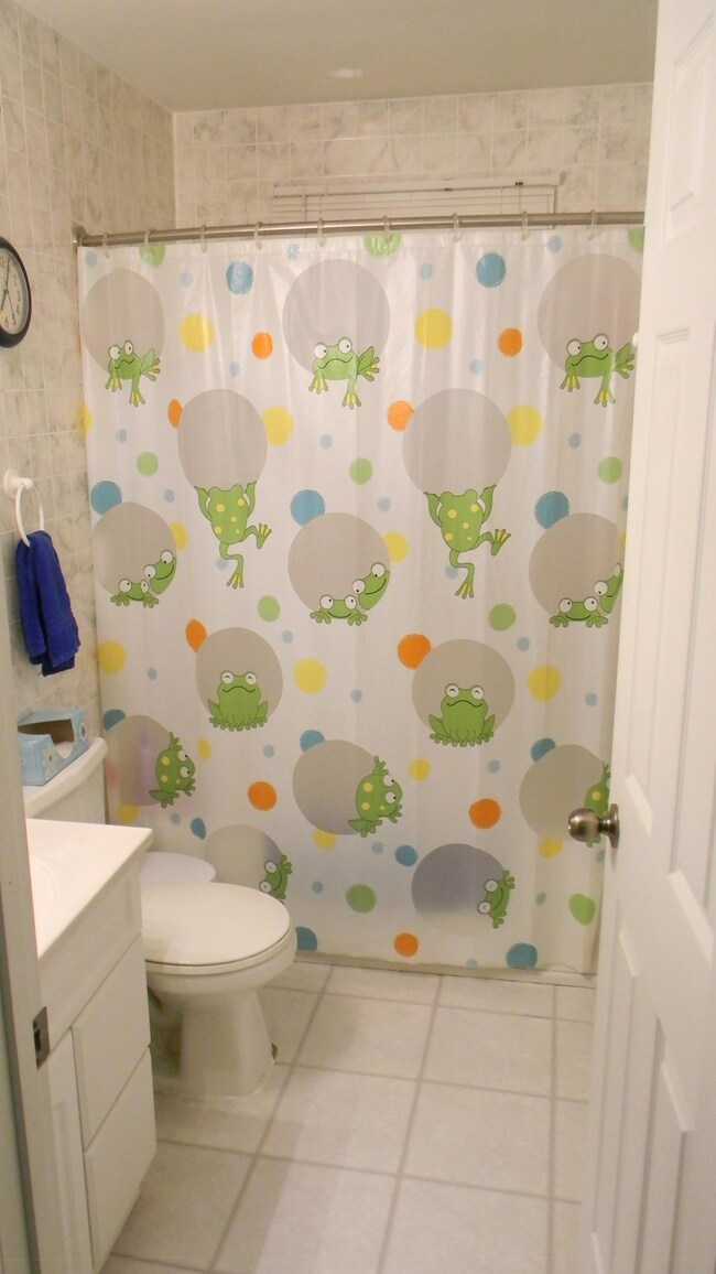 Main Floor Bath<|><|>