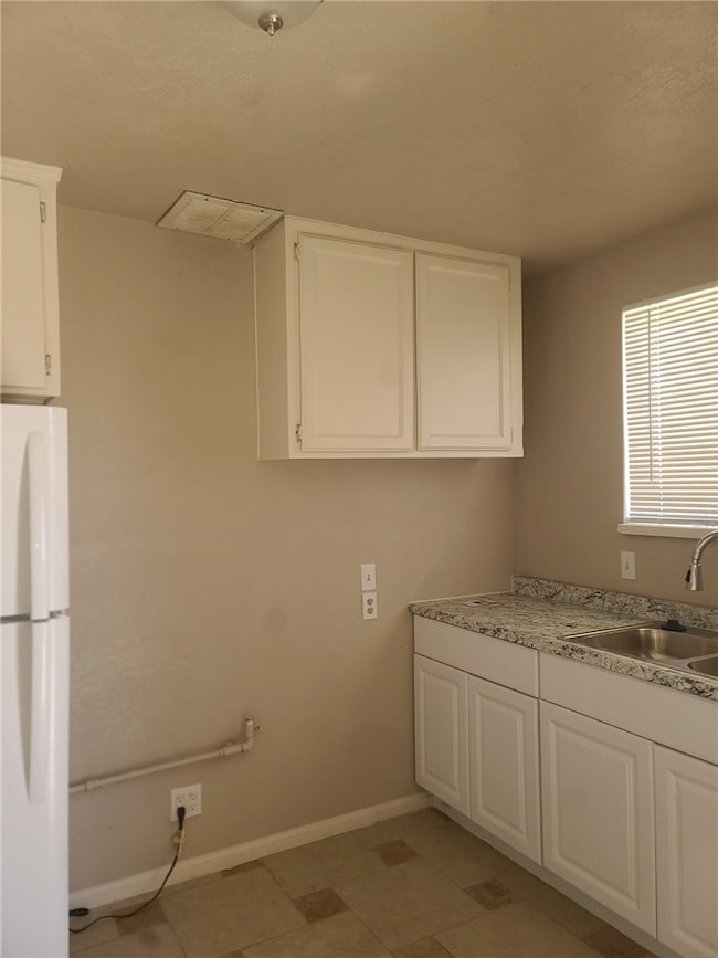 1014 E Navajo St, Barstow, CA 92311 - photo 7