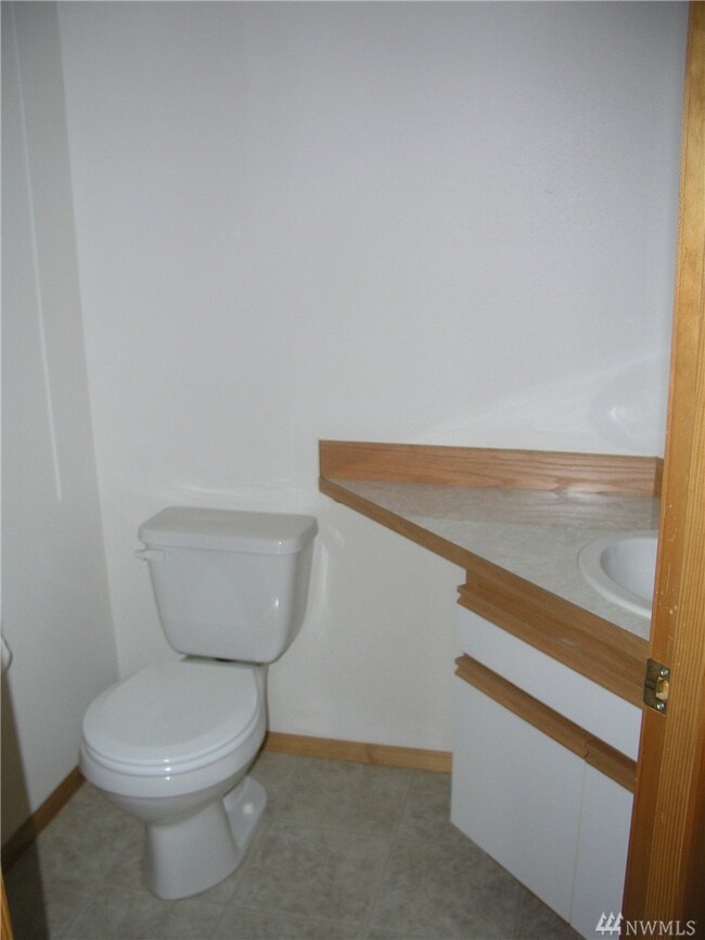 2201 James Cir unit D, Lynden, WA 98264 - photo 4