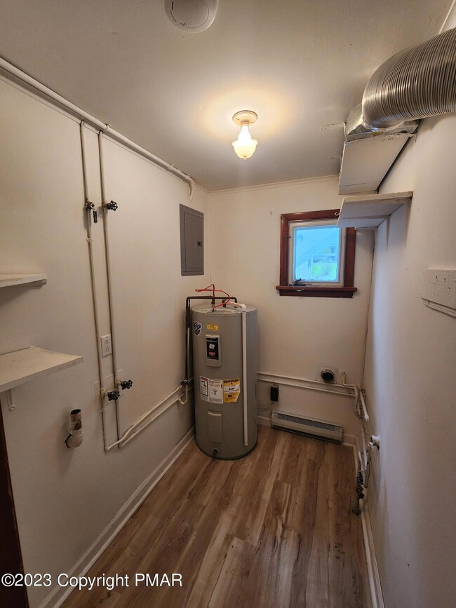 372 Scotrun Ave unit 101, Scotrun, PA 18355 - photo 6