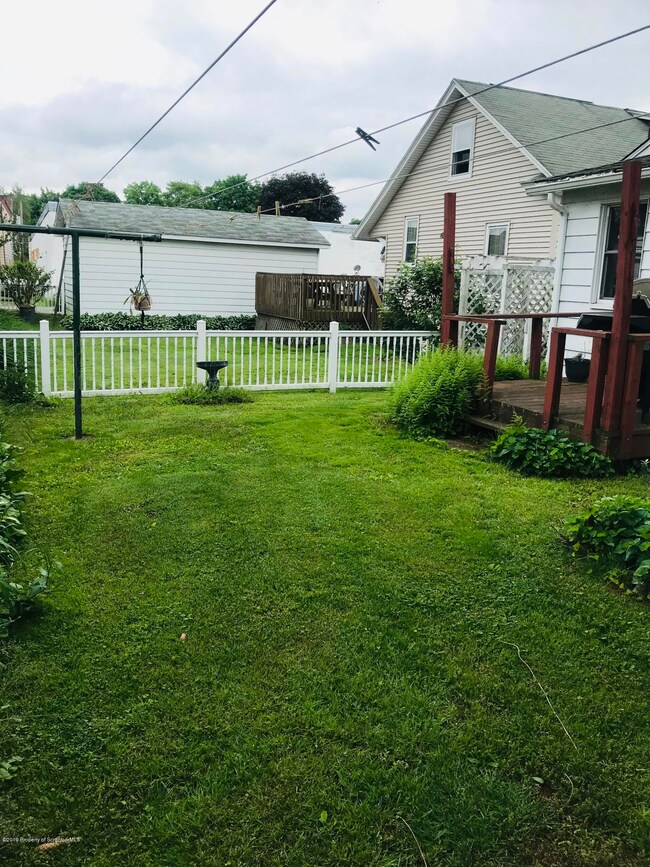 112 Bacon St, Jermyn, PA 18433 - photo 3