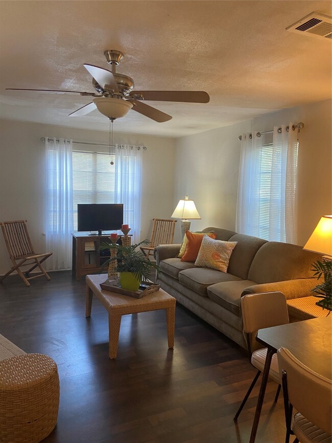 1115 2nd St, Bay City, TX 77414 - photo 4