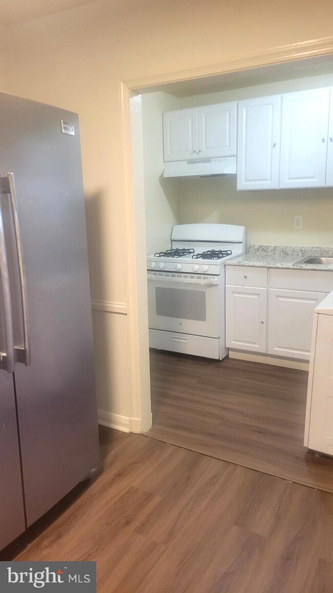 8705 Eddington Rd, Parkville, MD 21234 - photo 5