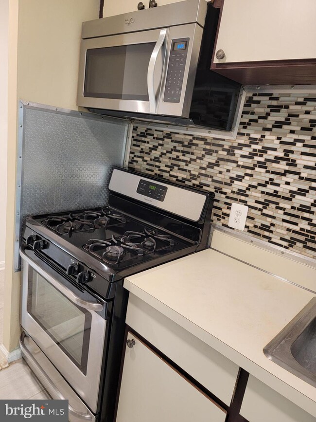 15 Canterbury Square unit 204, Alexandria, VA 22304 - photo 5