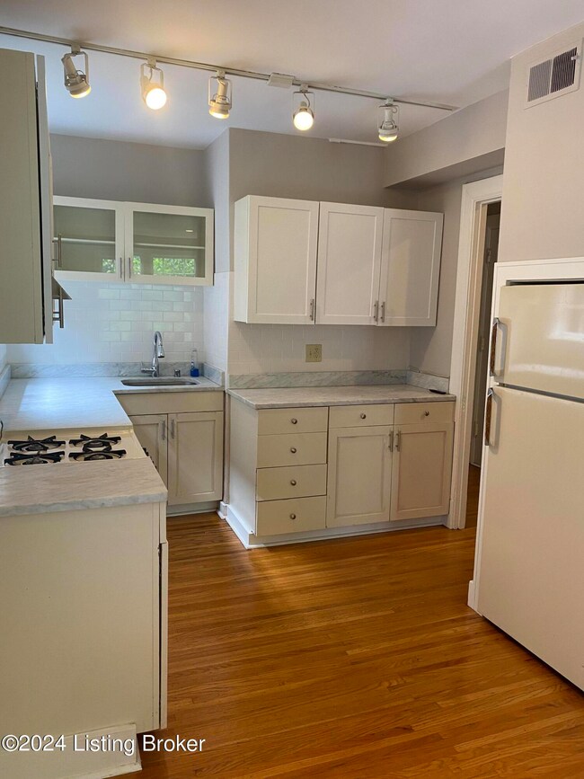 1304 Everett Ave unit 4, Louisville, KY 40204 - photo 7