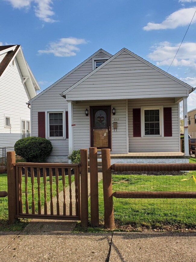 832 E Mulberry St, Lancaster, OH 43130 - photo 2