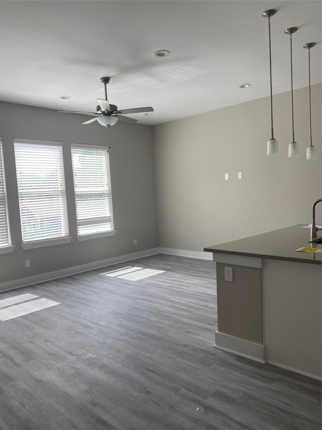 880 Fortune St, Houston, TX 77088 - photo 7