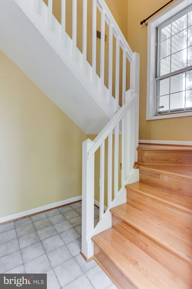 9921 Oakton Terrace Rd, Oakton, VA 22124 - photo 7