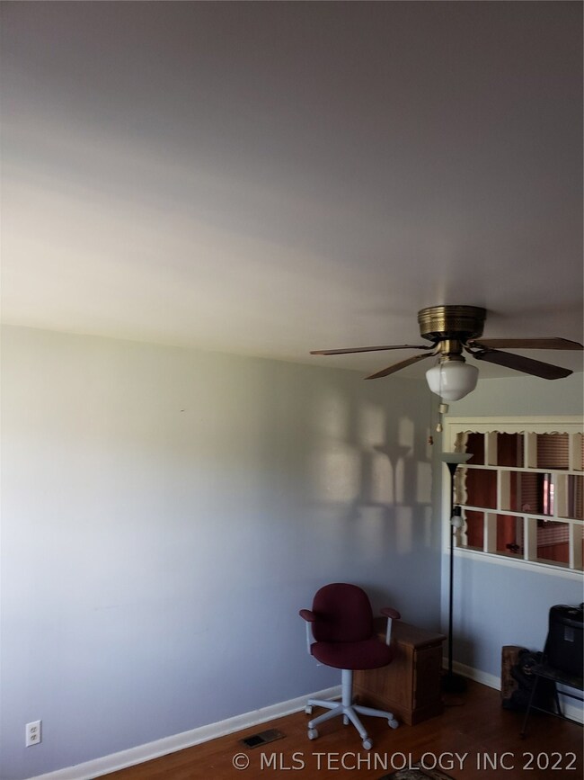 Look no popcorn ceilings
