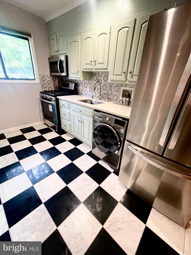 55 Skyhill Rd unit 201, Alexandria, VA 22314 - photo 5