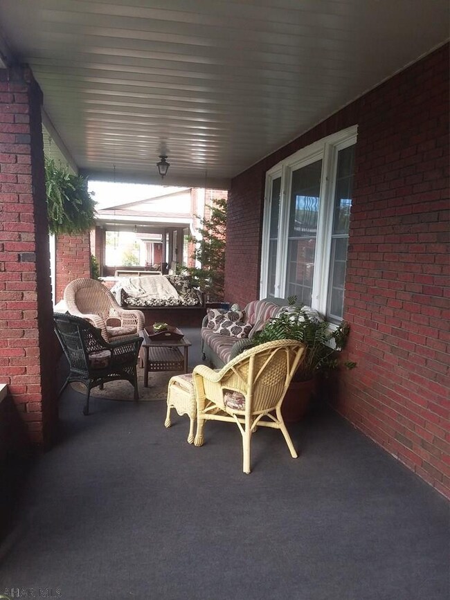 rlaxing porch to sit on