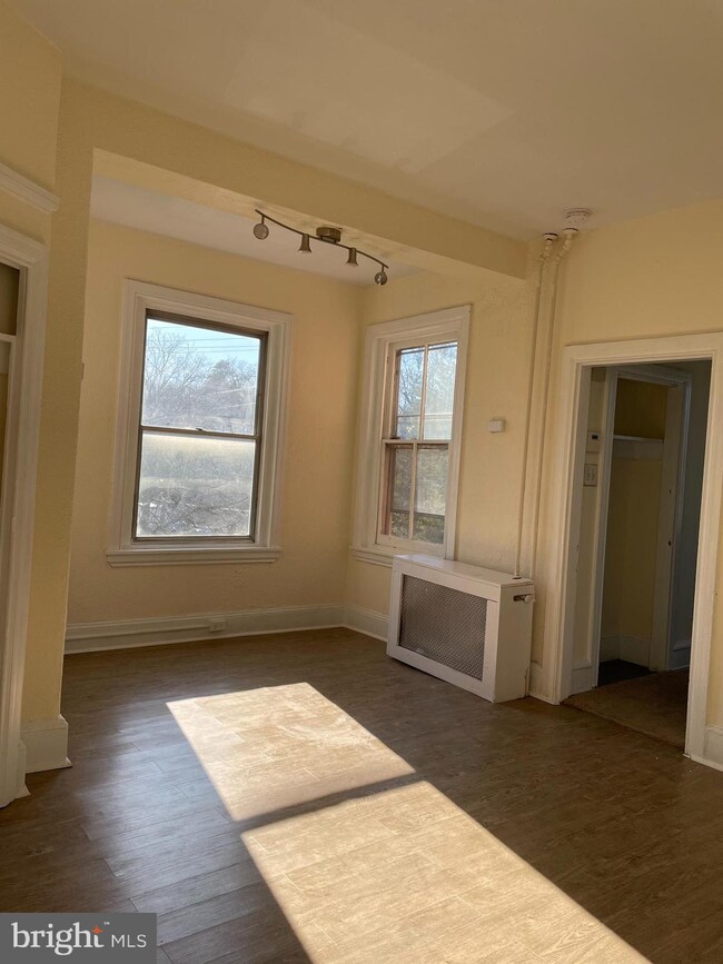 516 W Queen Ln unit 2, Philadelphia, PA 19144 - photo 4