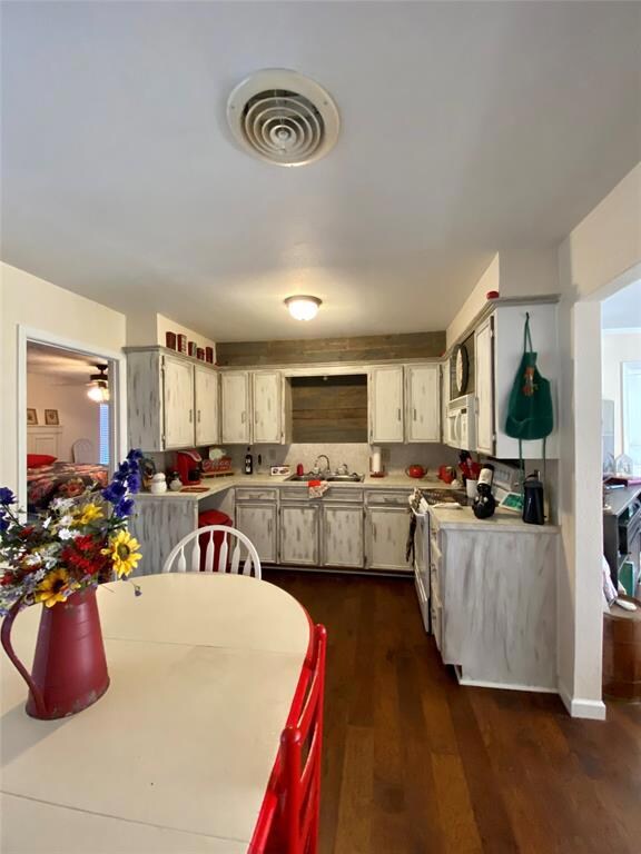 1517 Truelove St, Gainesville, TX 76240 - photo 4