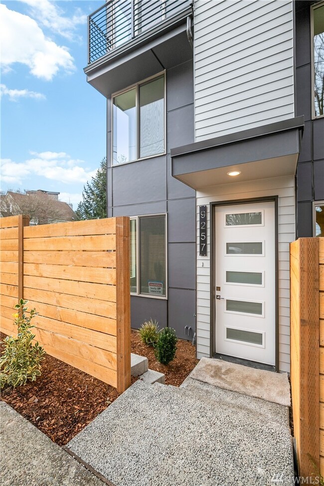 9253 35th Ave SW, Seattle, WA 98126 - photo 3