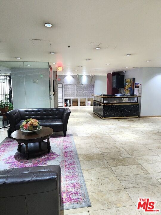 Barcelona Towers unit 309, Los Angeles, CA 90005 - photo 2