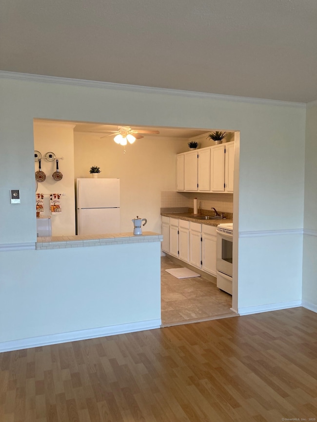 Kitchen half wall