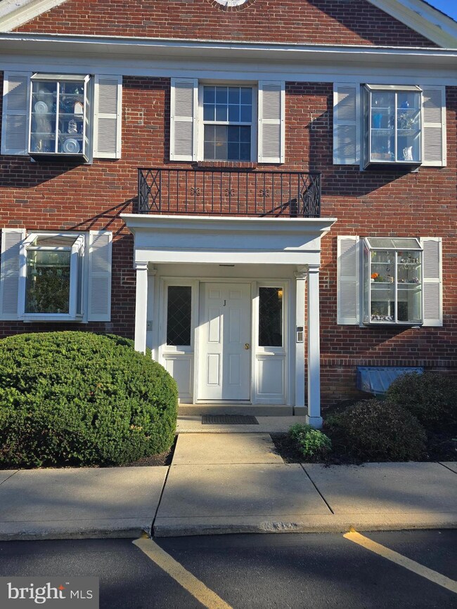 922 Montgomery Ave unit J5, Bryn Mawr, PA 19010 - photo 2